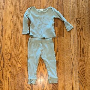Spearmint love waffle sage Long Sleeve Top and Pants Set- 2T - good condition